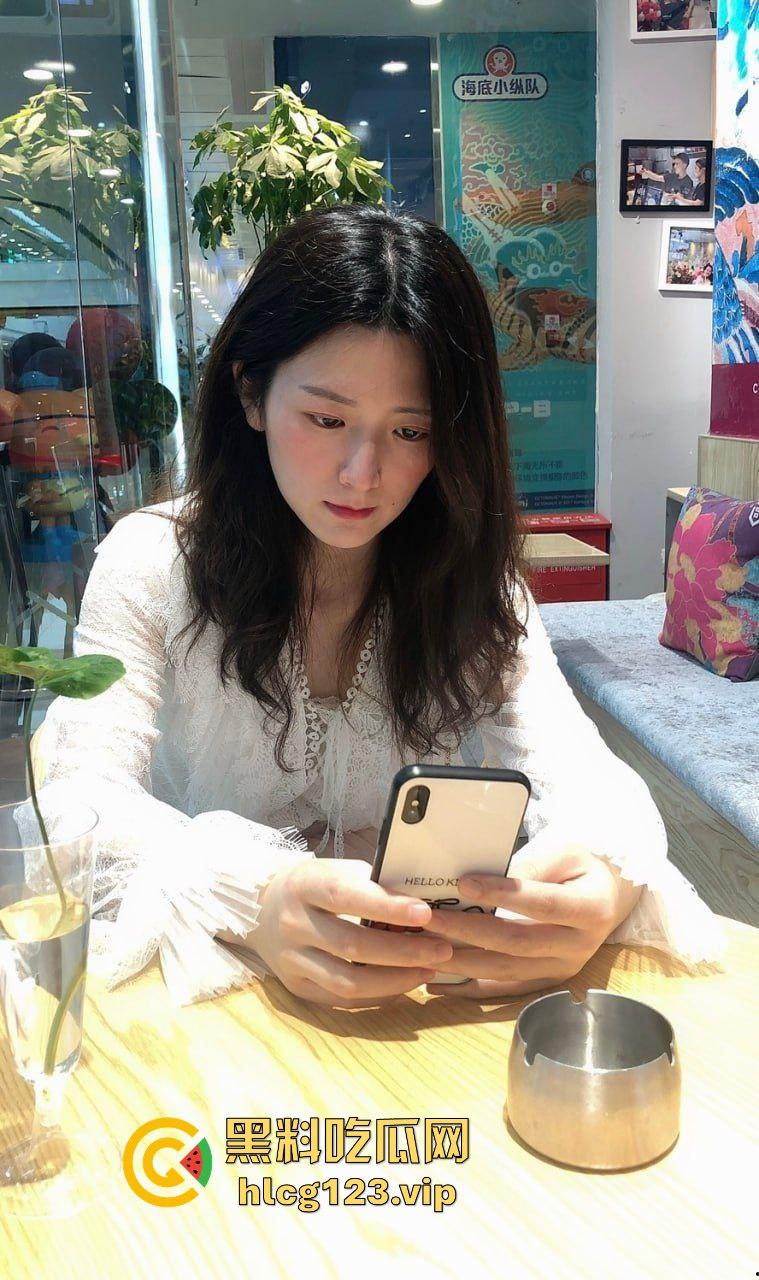 瓜友独家投稿！绿帽奴让自家风骚老婆露脸拍片，姿势爆操全套服务！-1