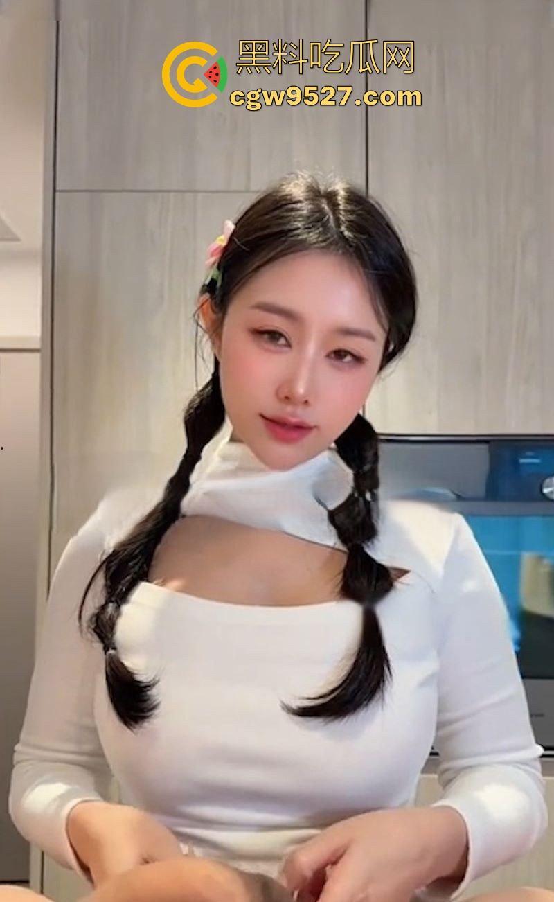 极品性感博主【汐梦瑶】化身吃播主播,品尝红烧牛肉鸡巴面,露脸口交吞精,调料包泡鸡吧超淫荡!-2