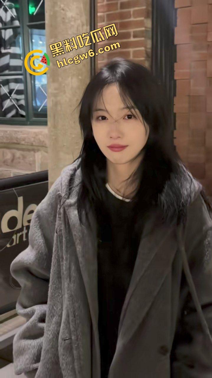 浙江台州金主爸爸调教情趣黑丝母狗『肖雨琦』贱样舔鸡对镜淫荡后怼淫穴！上位直插直入！原创独家流出！-2