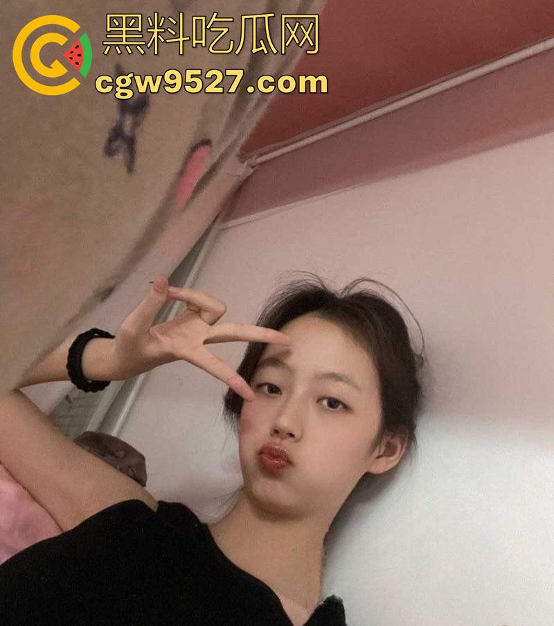 南京师范大学校花【孟钰涵】，清纯颜值御姐身材，被前男友曝光性爱视频，娇嫩身躯被大鸡巴无套爆操！-7