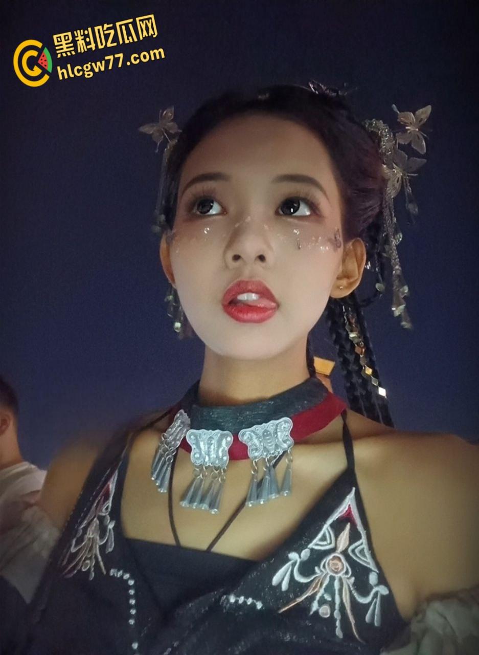 推特情侣泄密自拍，清纯反差尤物捆绑调教，口爆肥臀掀情欲狂潮！-1