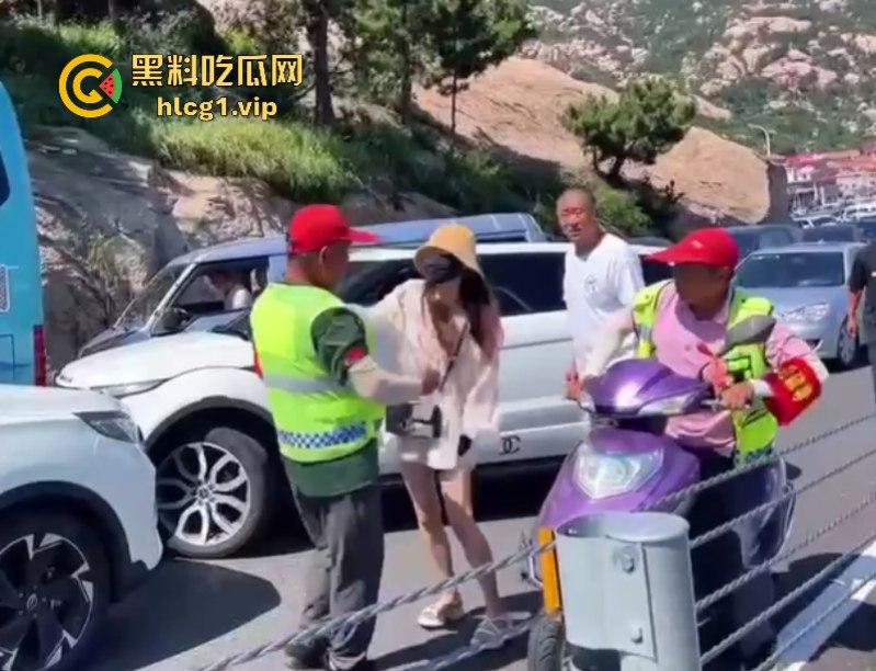 “逆行怎么了?打你怎么了?”小仙女逆行插队还打人!-4