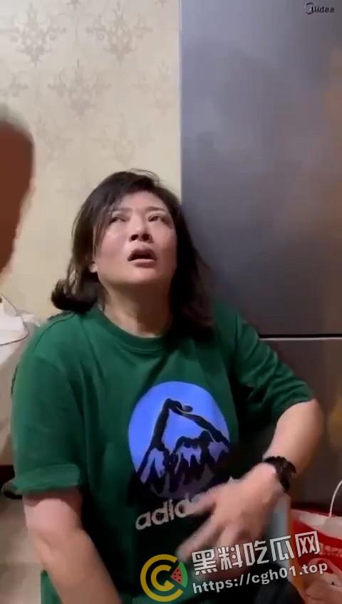 春晚都没你精彩!老男人出轨侄媳妇被捉奸在床 警察来了都哭笑不得 全程对白比小品都好笑-2