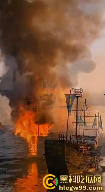 假戏成真,开封清明上河园表演节目《东京保卫战》炮位偏移引起大火,网友直呼票值了-4