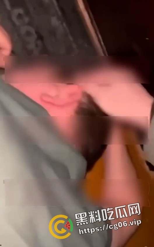 俄罗斯男子猥亵邻居女孩被监控拍下 第二天就被正义人士抓住打死-3