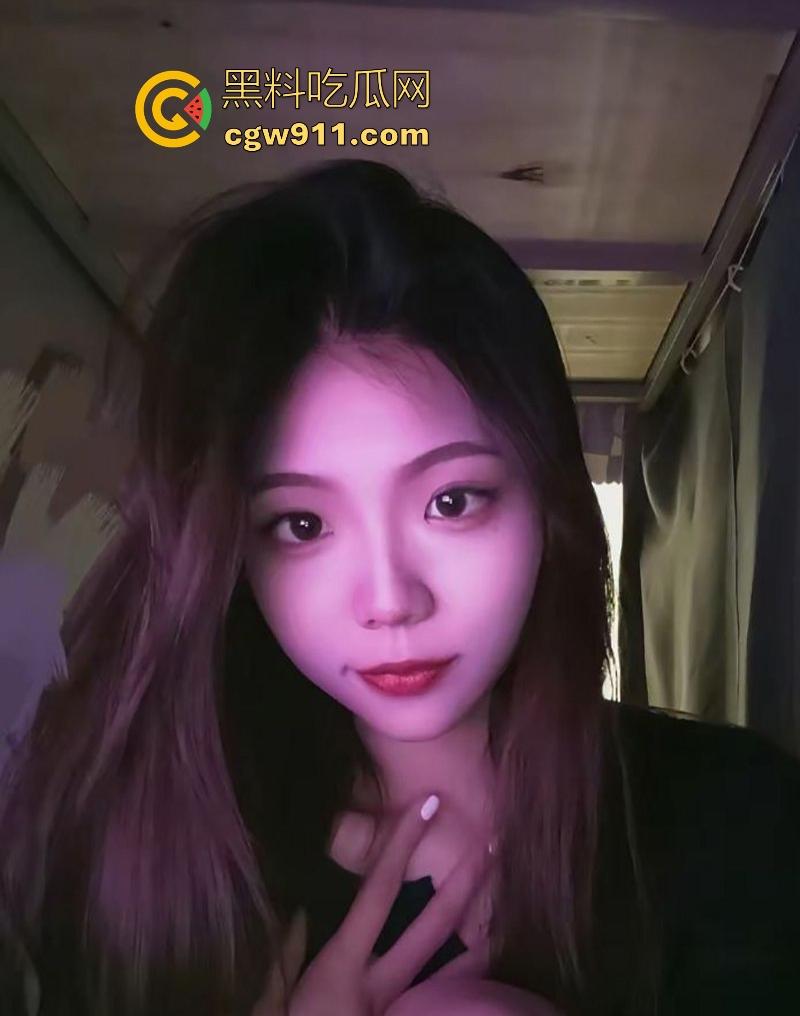 新疆大学极品女大【赵芽菲】自慰视频曝光，为捞金卖自慰视频尺度超爆，多毛蜜穴淫汁拉丝诱人！-4