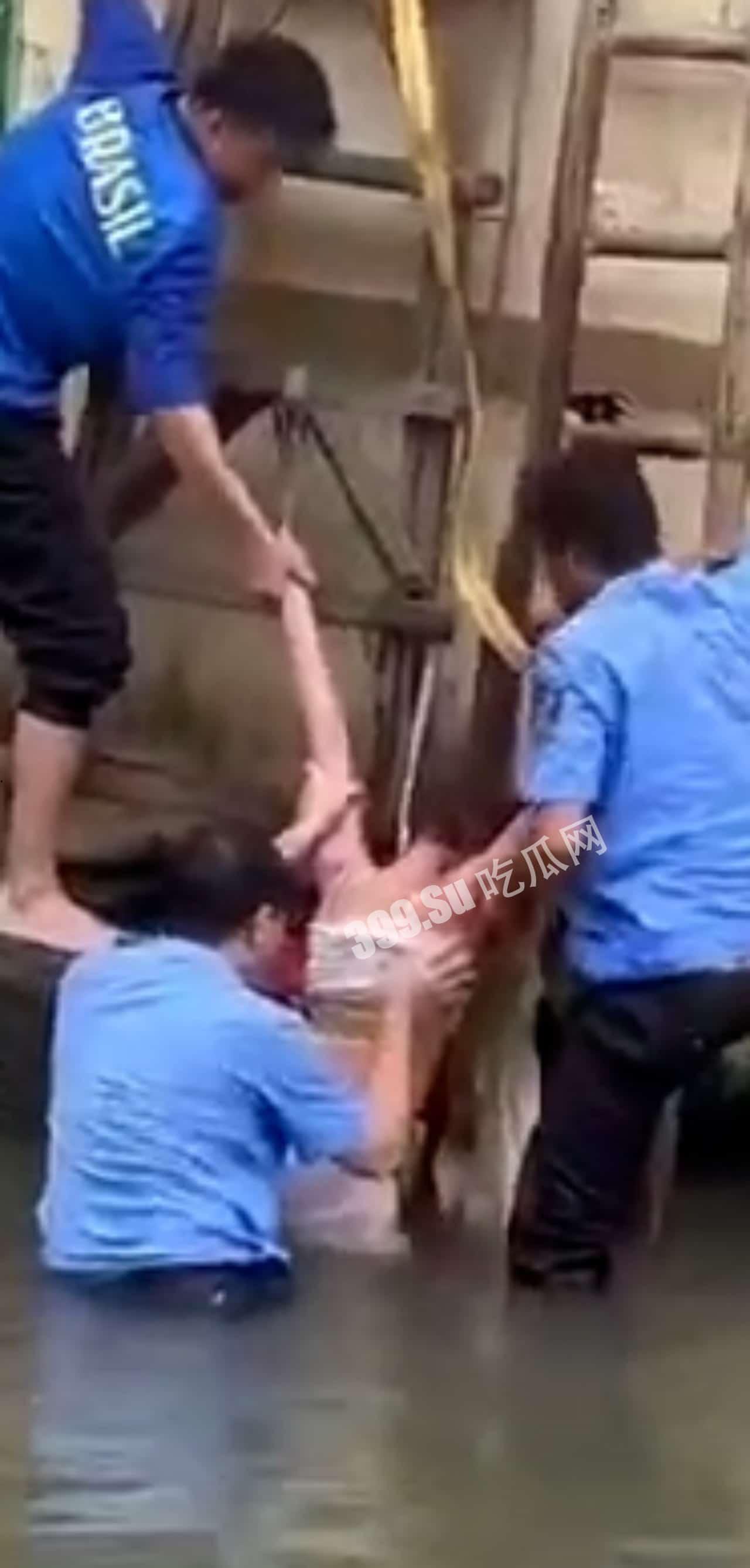 5月3日，广东 佛山 这小姐姐选择这样的一个方式结束自己 #跳河-3