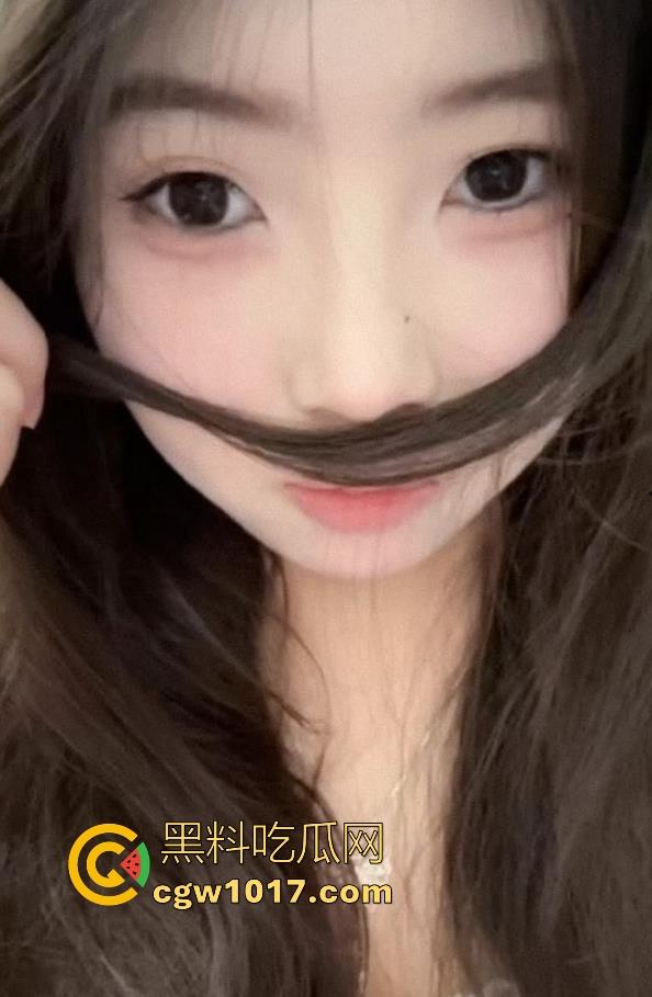 湖南师范大学微胖学姐【张星语】裸聊视频曝光,甜美脸蛋逆天豪乳白嫩诱人,纤手扣穴自慰白浆流淌!-1