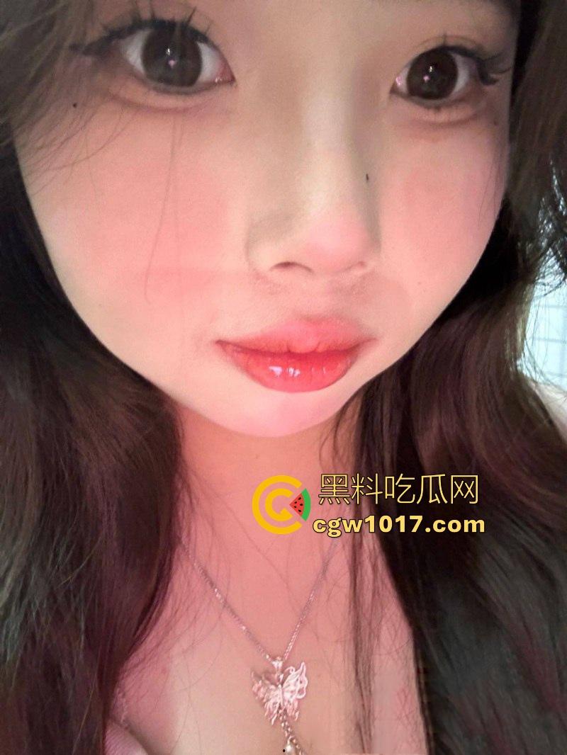 湖南师范大学微胖学姐【张星语】裸聊视频曝光,甜美脸蛋逆天豪乳白嫩诱人,纤手扣穴自慰白浆流淌!-6