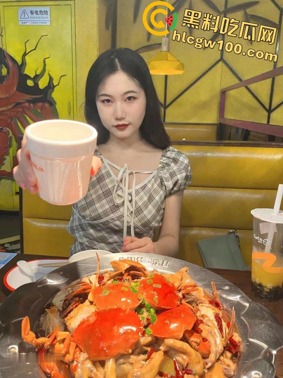 福建师范大学05反差母狗【李艳茹】,深爱制服喜欢被虐,阳具自慰淫水直留-4