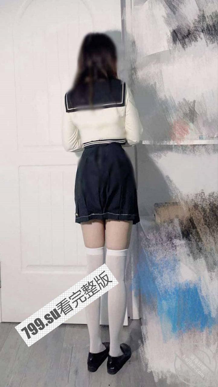 最新封神！乱伦大神迷恋『晓彤表妹』新作 - 彤彤和朋友打电话被我按倒爆操 多体位站炮内射-3