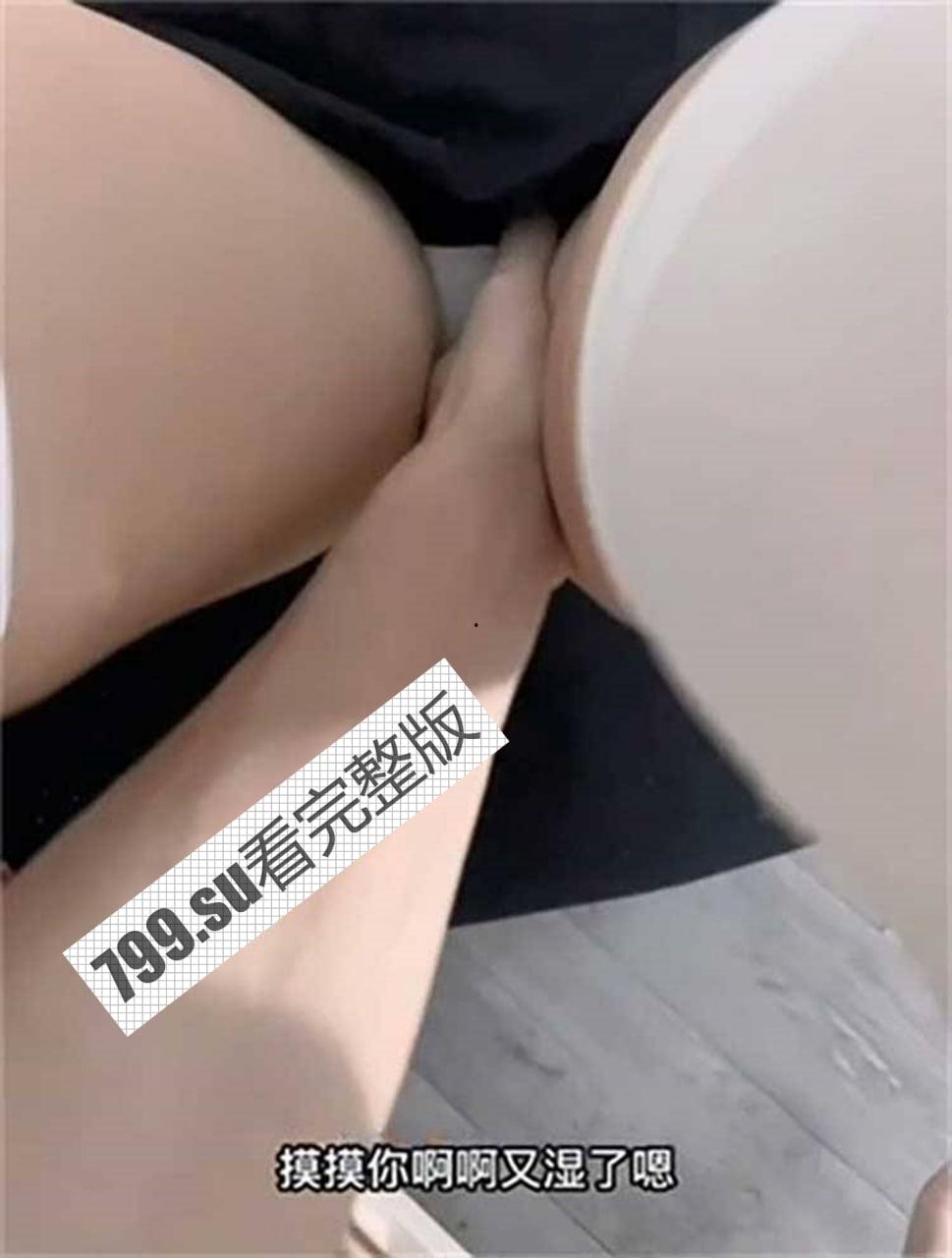 最新封神！乱伦大神迷恋『晓彤表妹』新作 - 彤彤和朋友打电话被我按倒爆操 多体位站炮内射-10