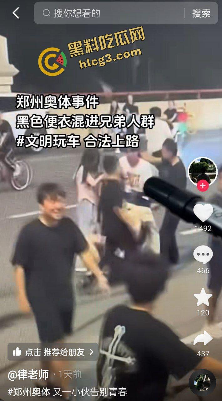 擒拿事件！便衣民警混入人群 捉拿 改装电动车精神小伙！直接无处遁形！-1