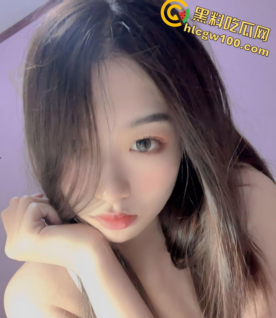 “三不娶”之宁夏中宁阳光幼儿园幼师【杜婧婧】，被网友调教在宿舍展示美腿骚穴福利视频流出-3