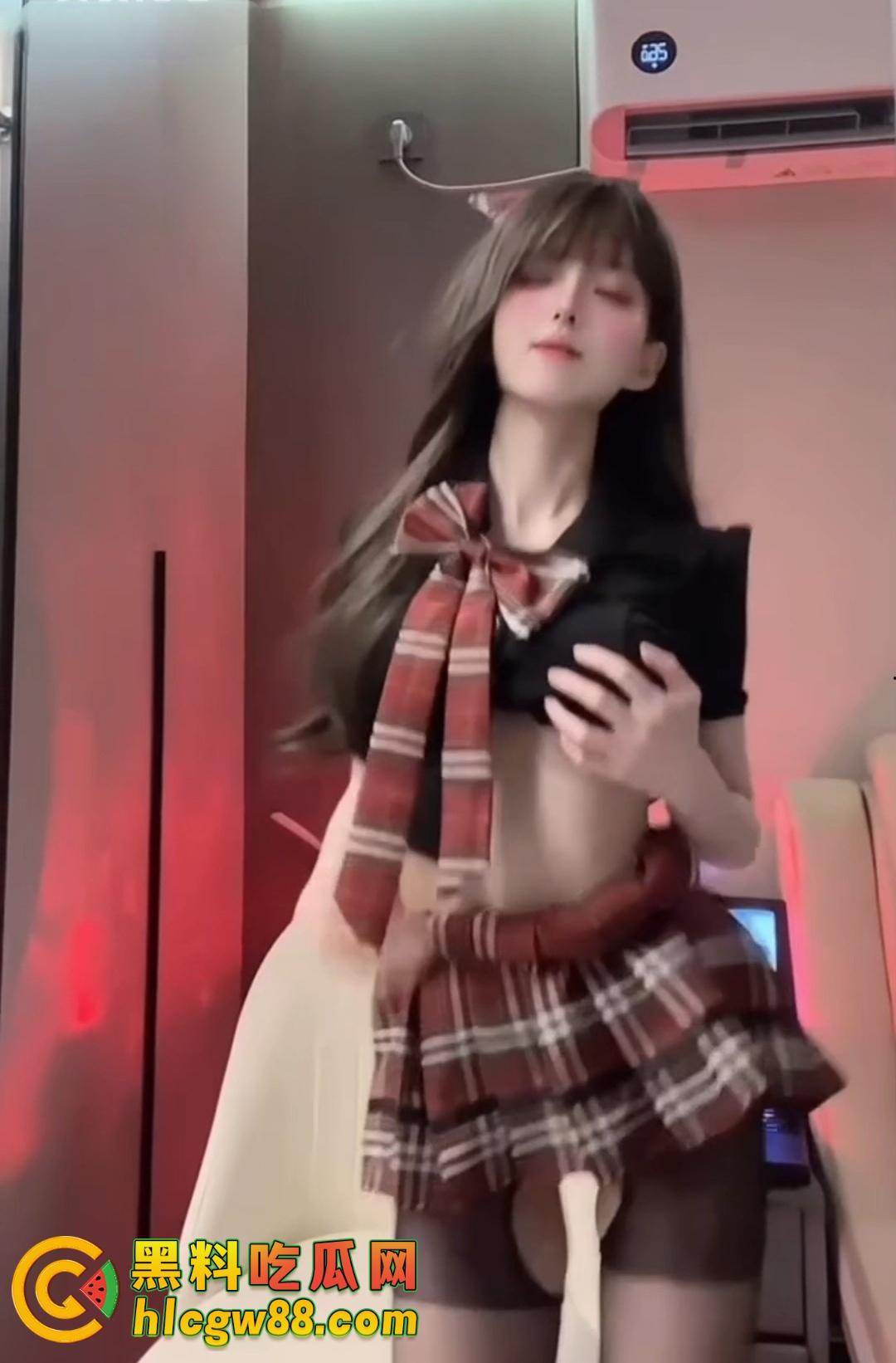 舔狗充钱才看的骚逼裸舞,这里全网白嫖,抖音封杀的性感热舞大秀,这里限时免费撸到爽,错过就亏大了!-13