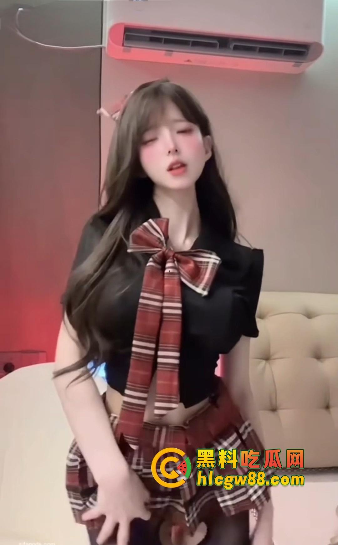 舔狗充钱才看的骚逼裸舞,这里全网白嫖,抖音封杀的性感热舞大秀,这里限时免费撸到爽,错过就亏大了!-21