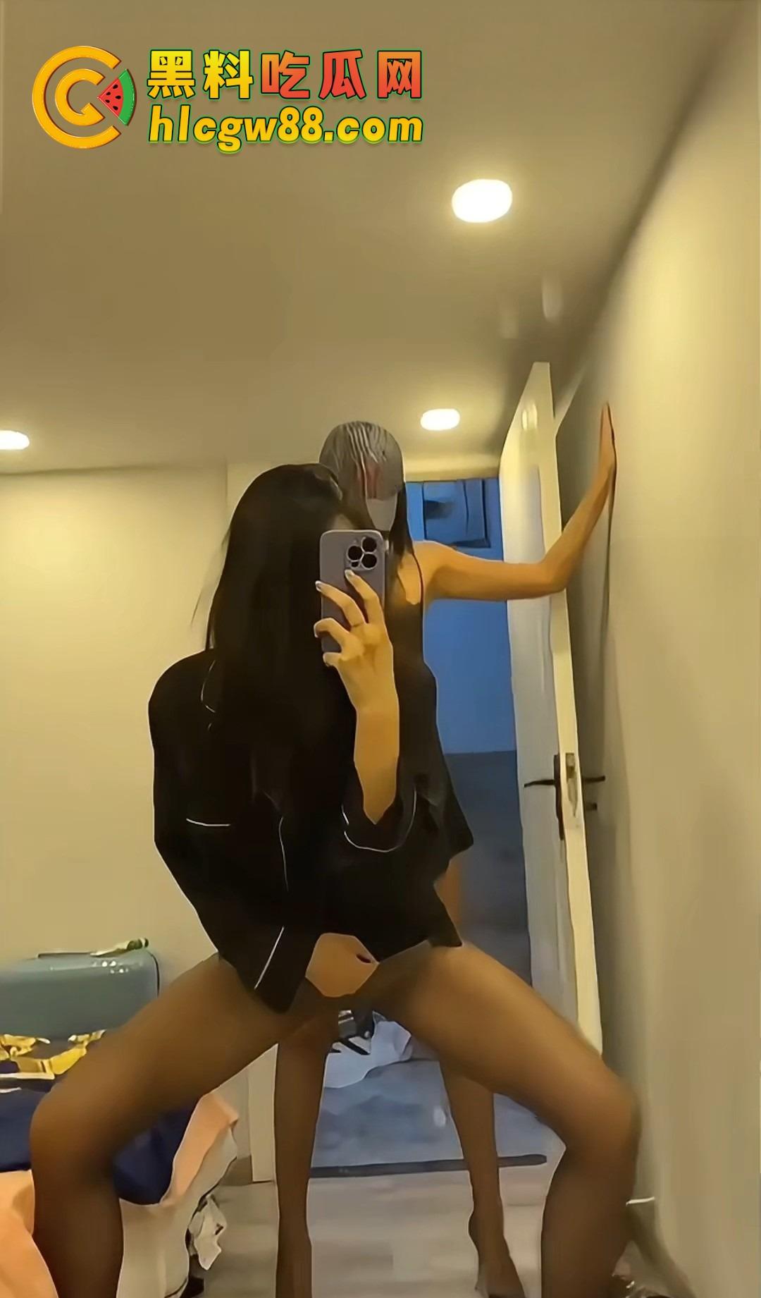 舔狗充钱才看的骚逼裸舞,这里全网白嫖,抖音封杀的性感热舞大秀,这里限时免费撸到爽,错过就亏大了!-25