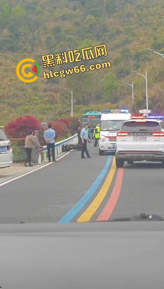 又一个浙江黑丝女骑『婷婷压不住弯』直接送命,男的没头盔女的逆行,当场出事,一人噶了!-11