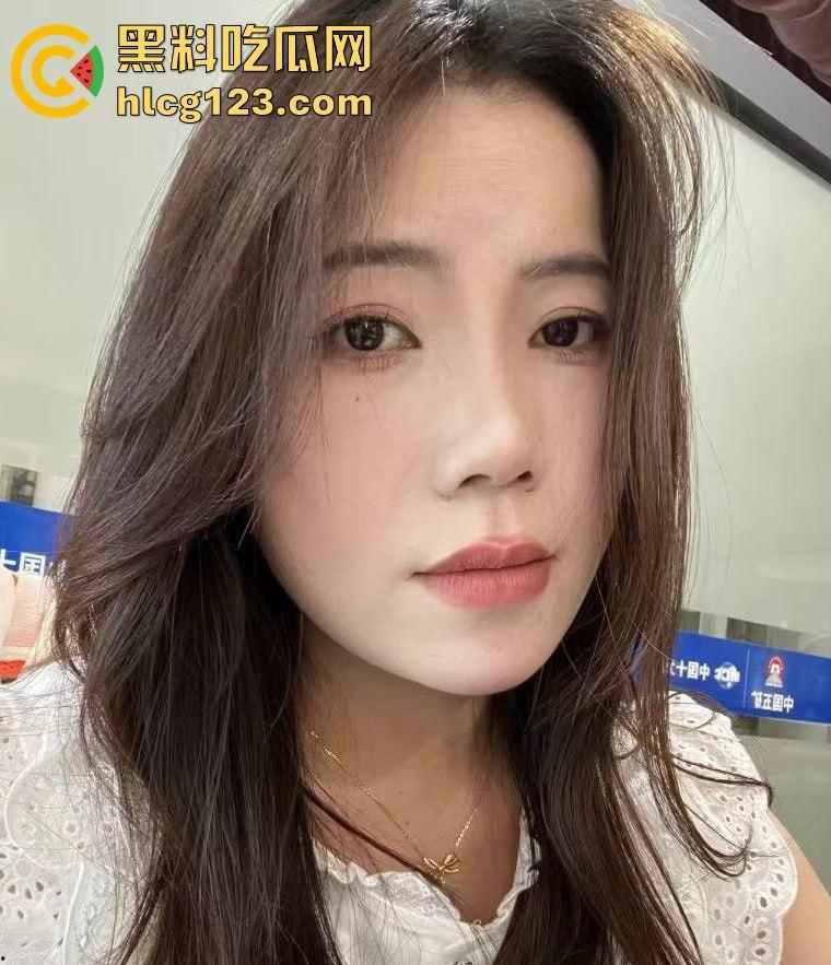 酒店精油服务变成无套大战！技师顶不住女神美乳翘臀，直接上位狂操,精油按摩变成啪啪大战！-1