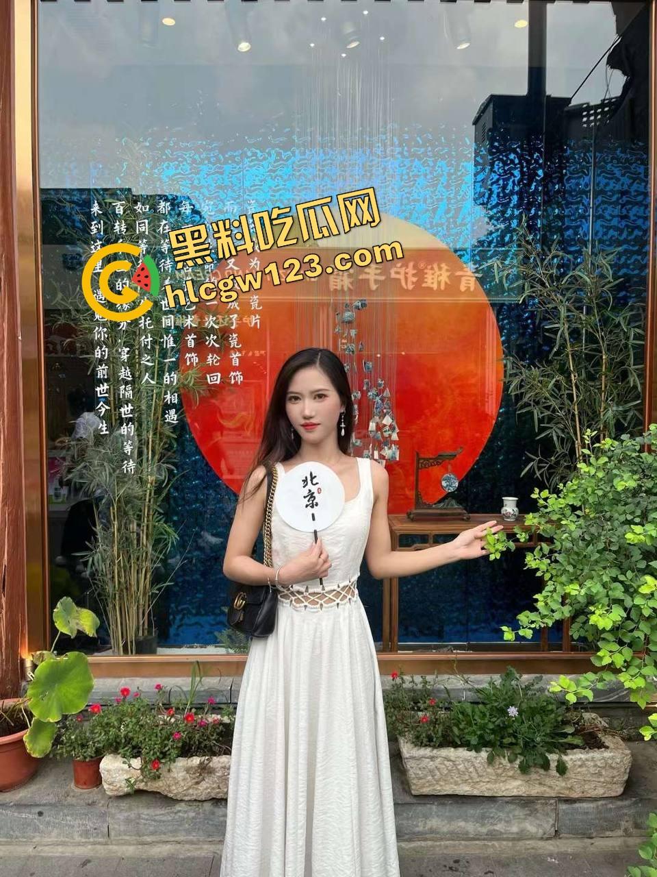 绿帽博主玩疯了，情侣调教日记曝光，清纯洛丽塔女友变性奴深喉足交榨精，男友看女友被轮操！-1