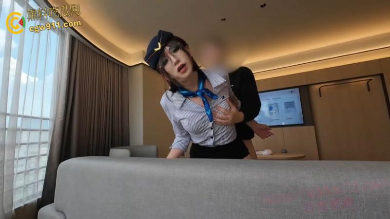 高颜值伪娘【奶荼不加糖】，高跟鞋肉丝制服，被捆绑跪地深喉调教，后入狂操前列腺，肛交无套内射 ！-6