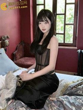 上海高颜值御姐【赵琳娜】，为旅行竟卖身援交，跟金主玩3P调教，黑丝美乳跪地口交，被各种姿势打桩爆操 ！-5