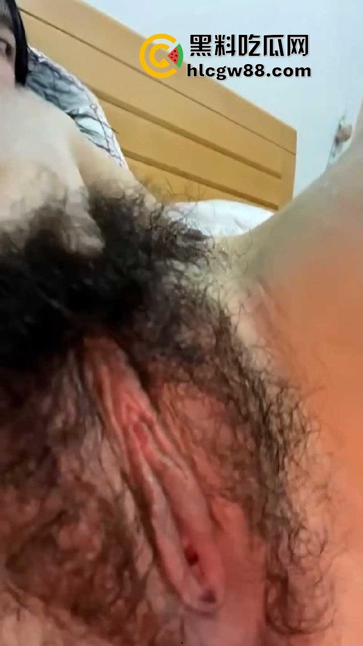 山东泰山少妇【杨薇娜】裸聊视频流出，自慰扣穴画面辣眼，高冷外表藏欲求不满，反差母狗直接撸爆！-10