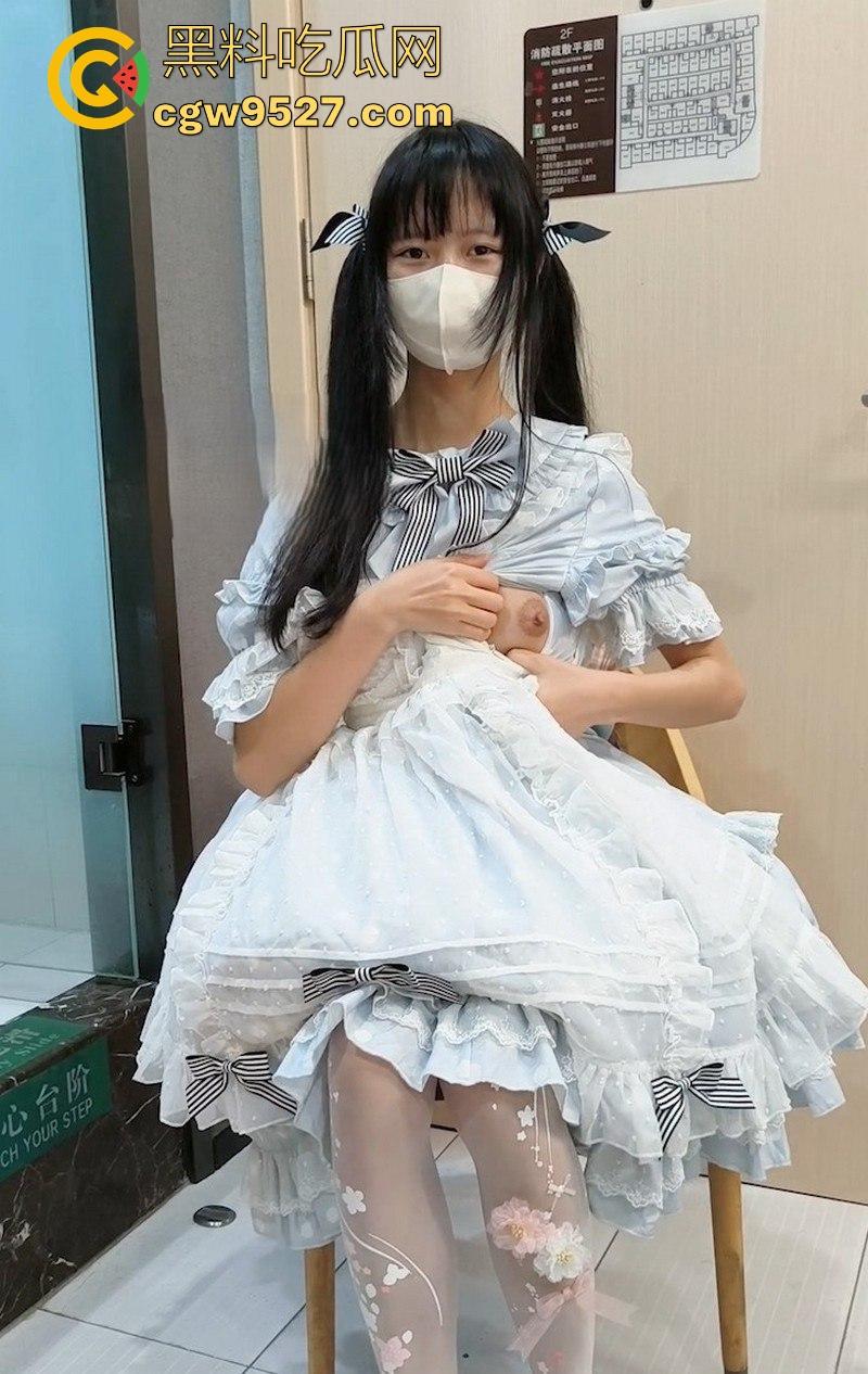 可爱洛丽塔少女【软软兔】性爱视频流出，蕾丝吊袜勾勒完美曲线，翘臀高抬激情后入，化身反差尤物！-1