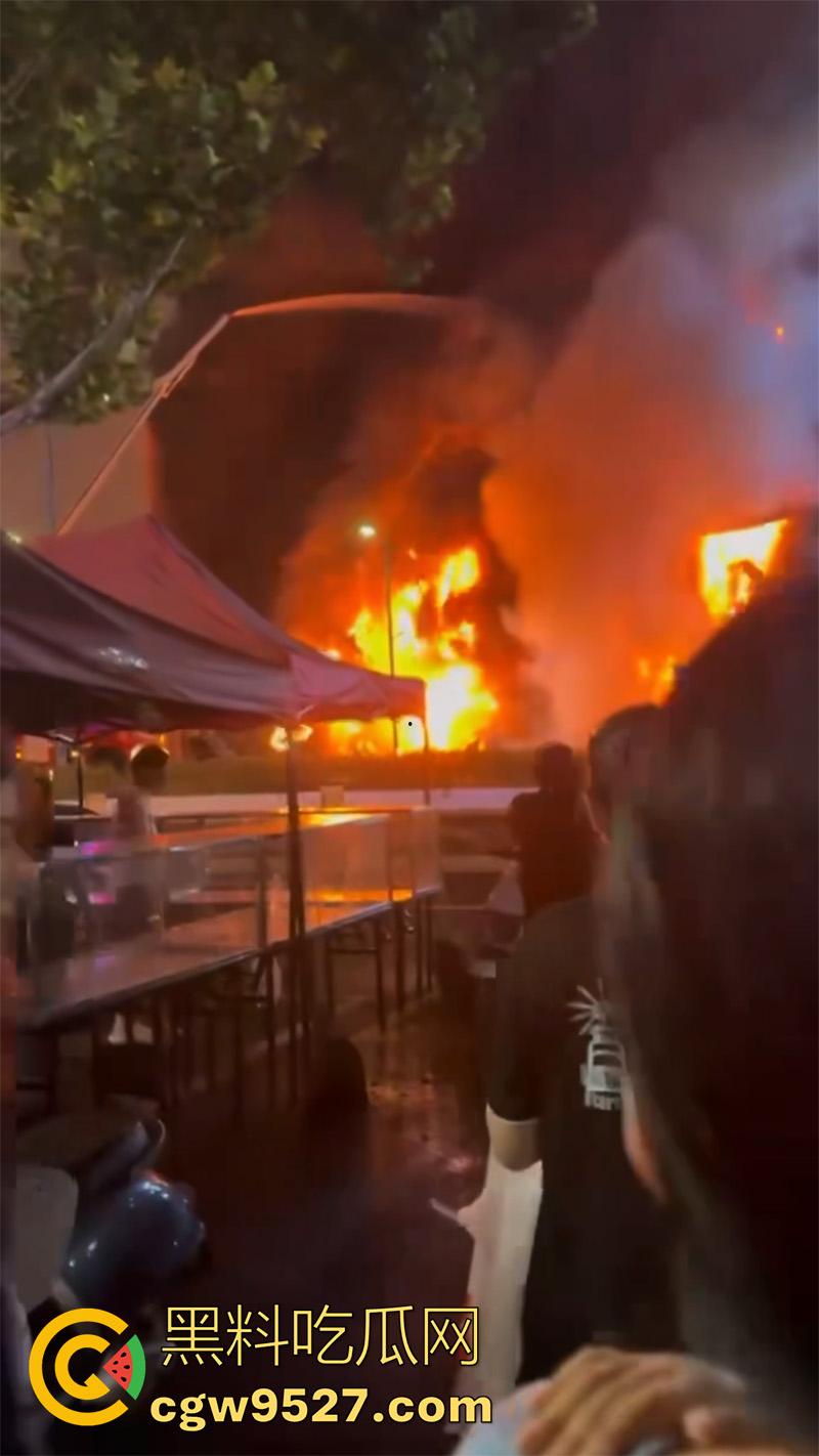 探店博主真能把店带火啊！江苏连云港京东电器自营店突发火灾，经过一宿的救援，才将大火熄灭！-5