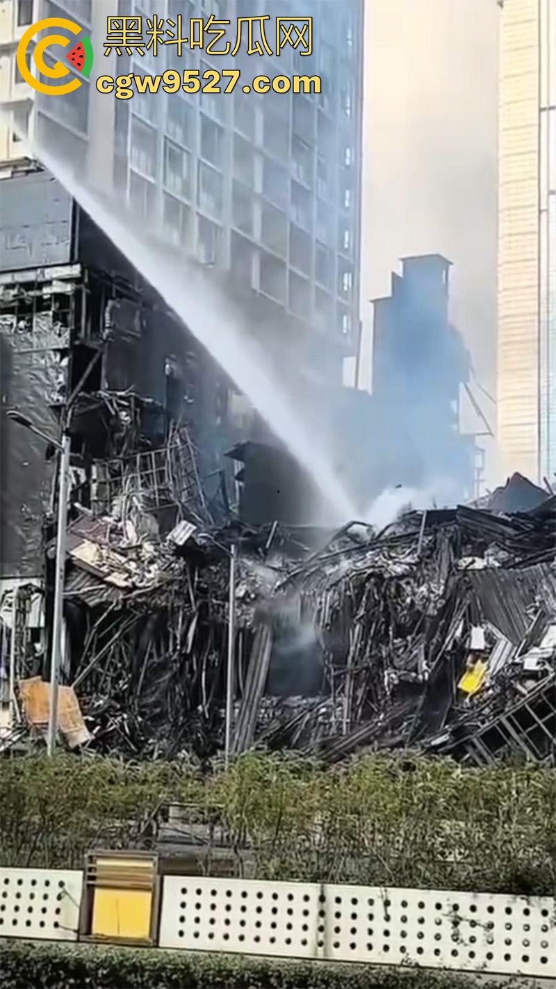 探店博主真能把店带火啊！江苏连云港京东电器自营店突发火灾，经过一宿的救援，才将大火熄灭！-9