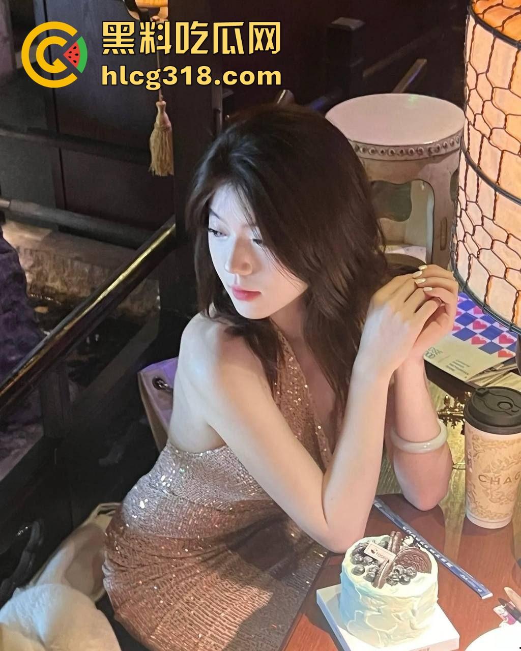 美臀都要被打烂了！缅北会所女模业绩不达标的下场，小黑屋内皮鞭加棍棒狠抽翘臀，看着很心疼！-2