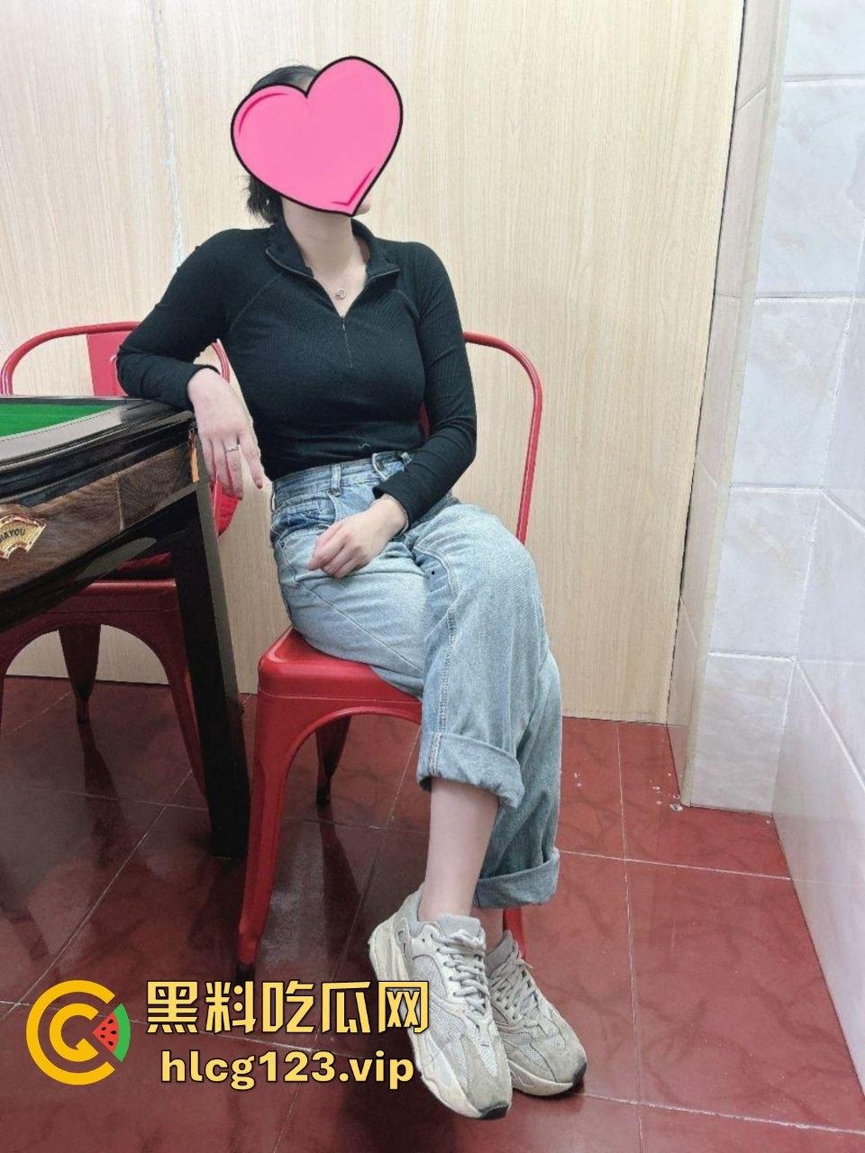 福建眼镜人妻被老公安排得明明白白!单男操个不停,绿帽癖老公撸得飞起,一根鸡巴接一根根本停不下来!-1