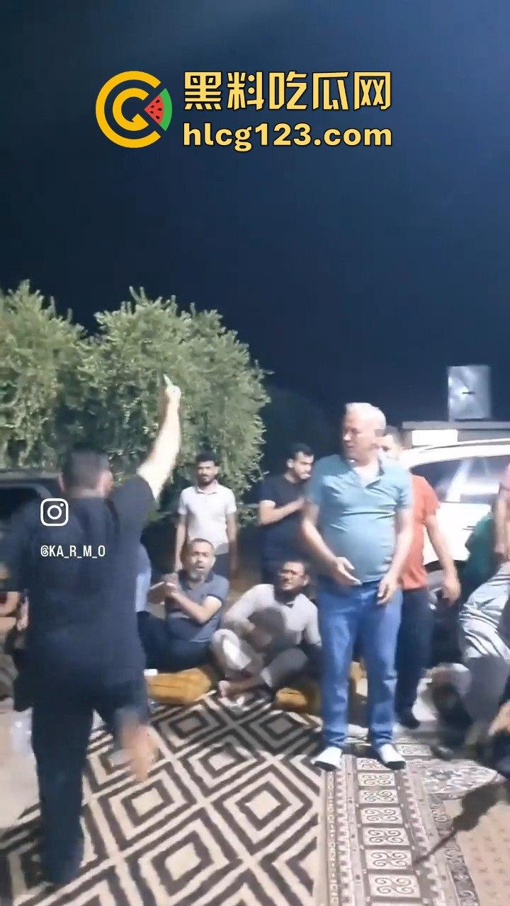 印度阿三庆祝跳舞开枪两不误！咖喱哥沙漠之鹰上手，仿佛漫游枪手开大招，老外看傻眼！-10