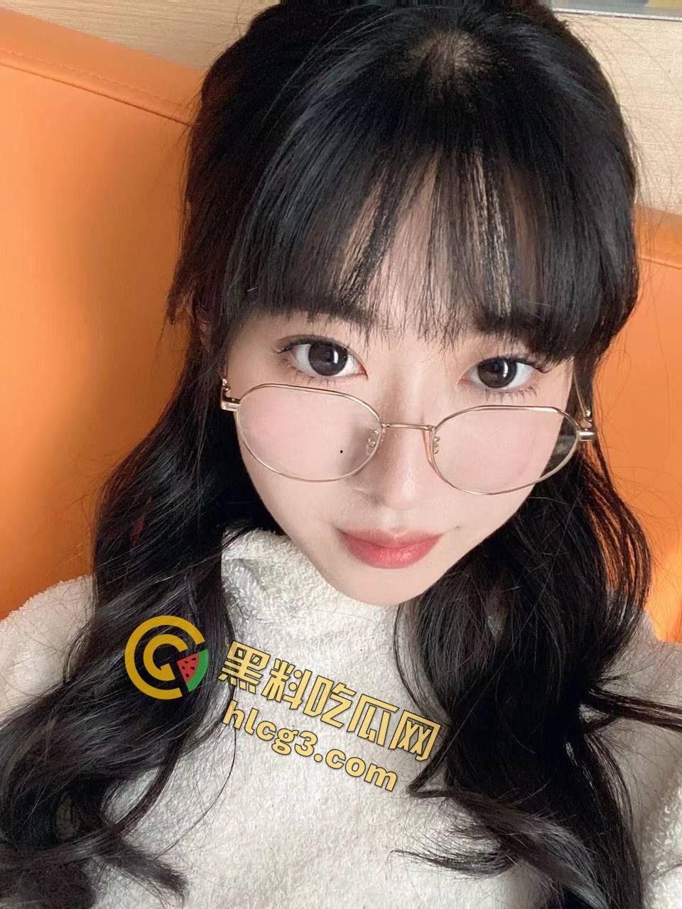 出轨视频曝光!高冷女神变淫荡母狗,调教前后大揭秘,口交颜射后入全程曝光!-3