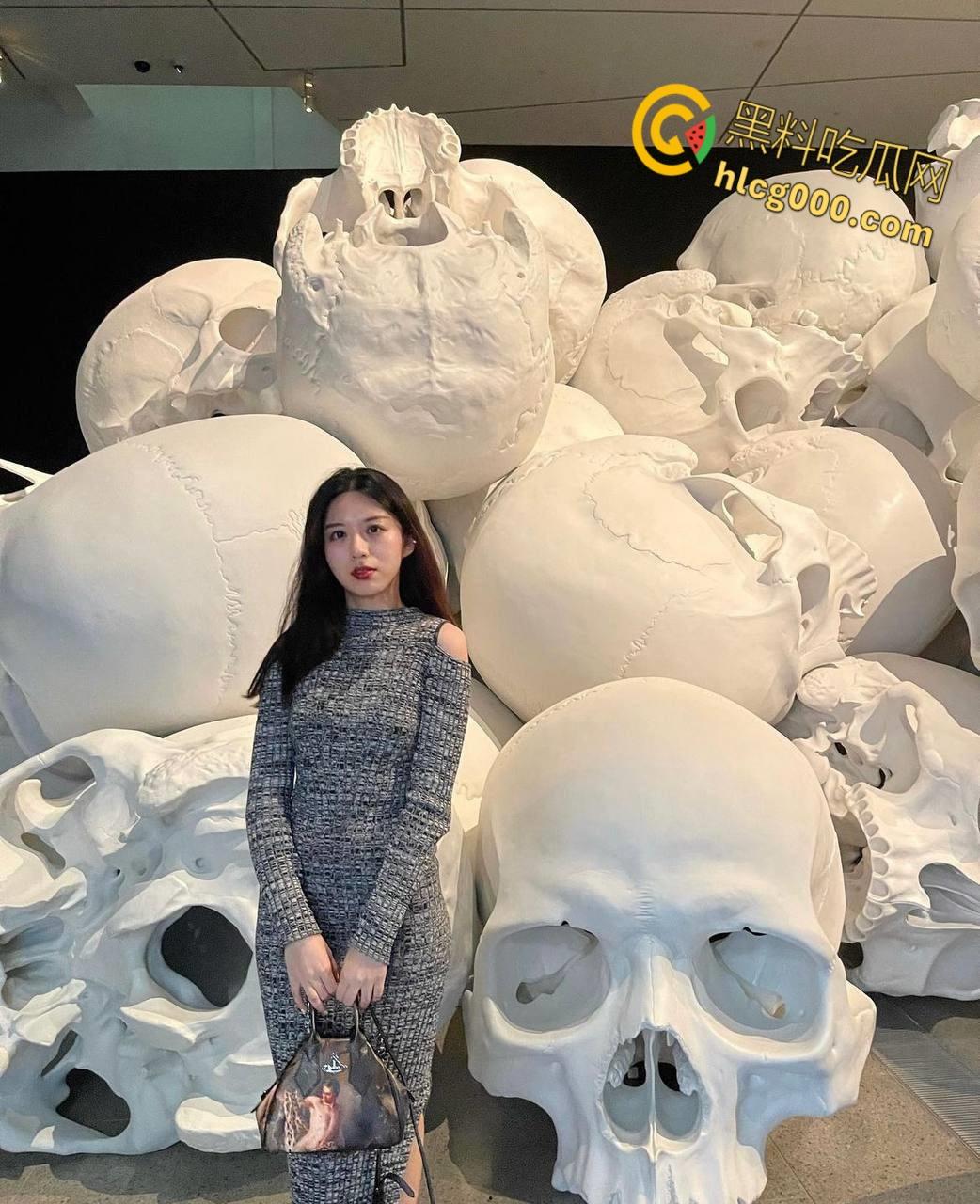 陕西西安长腿御姐【王彦纯】， 跨年夜被灌醉下药轮奸，自愿给黑人当性奴，大黑屌爆操发情美女 !-4