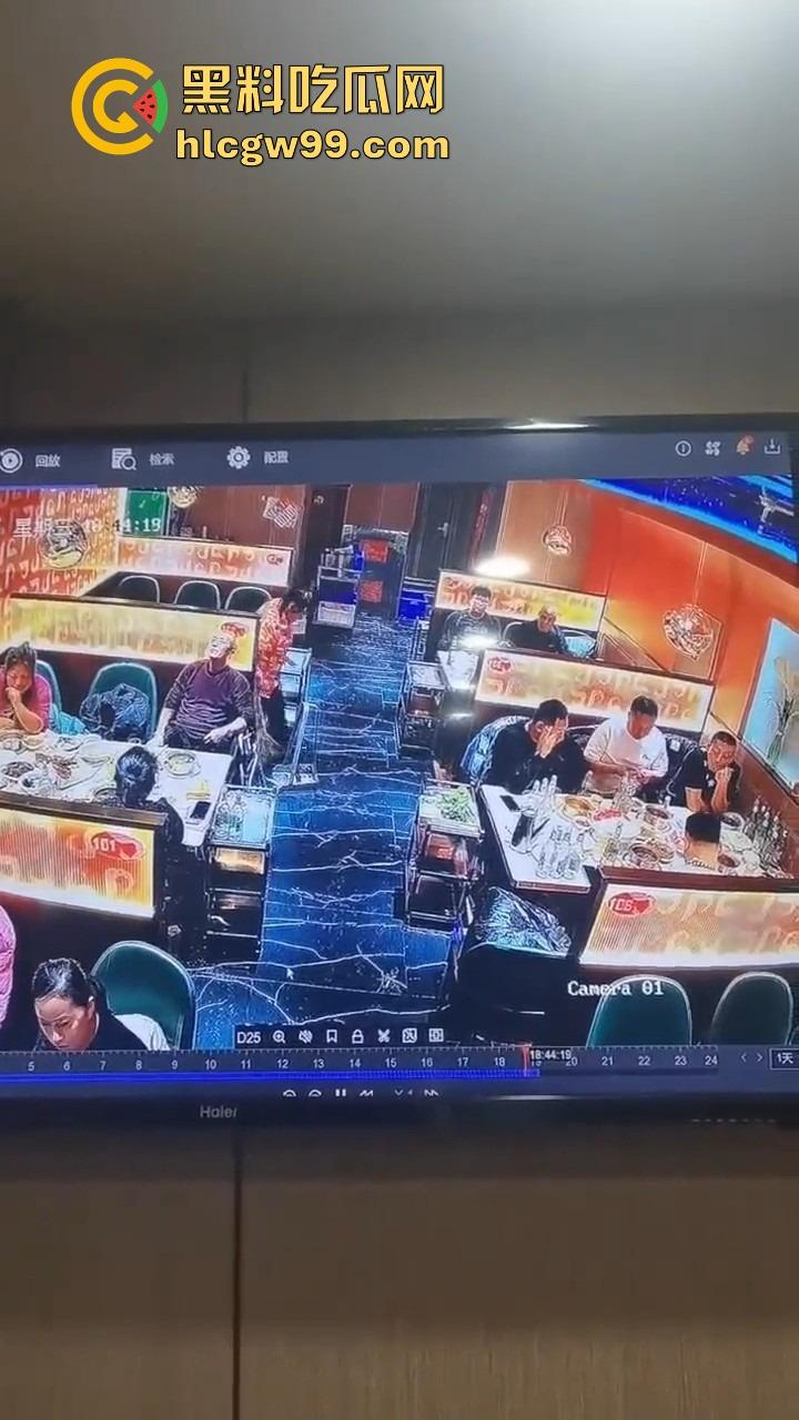 黑龙江密山健晟星期天火锅爆炸性操作，火锅里煮打火机，惊喜套餐还是定时炸弹？过年吃饭吃出爆炸感！-4