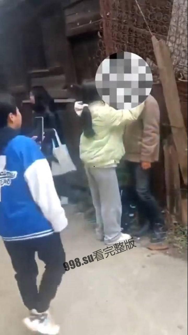 湖南辰溪 校园霸凌 校方处理无果 整村男人聚集讨施暴方要说法-1