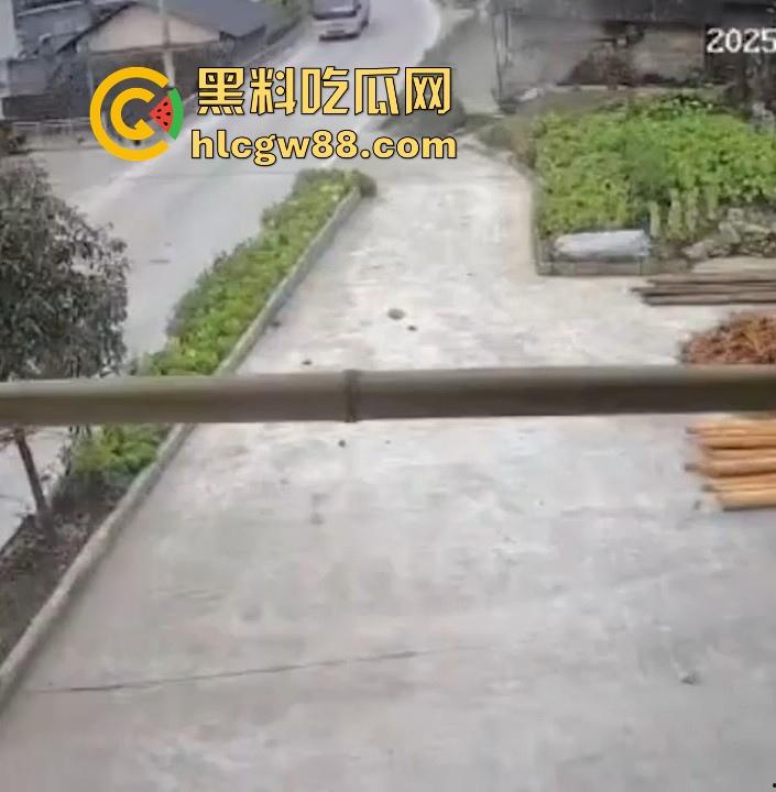 没煮你饭啊！你怎么就怎么就这么自来熟呀？飞车党直飞大爷家 坐等开饭 只见其车不见其人。-4