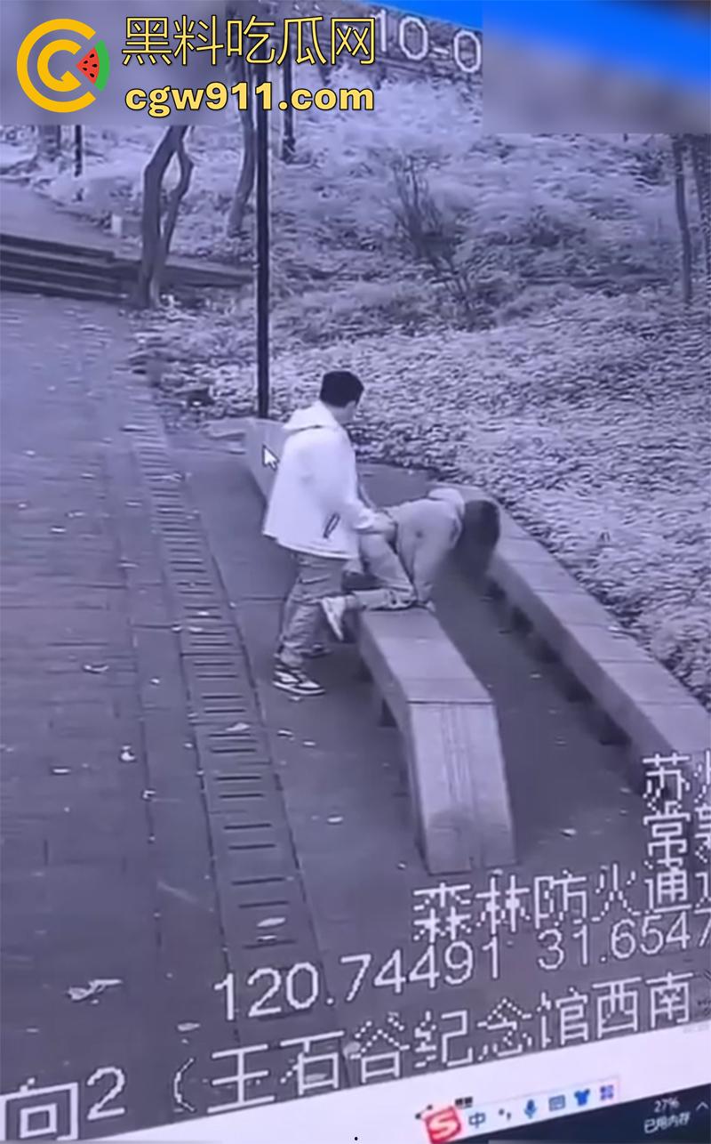 户外野战竟被森林监控拍下，常熟虞山森林防火指挥中心，大屏上演活春宫，这偷情真会找地方啊！-7