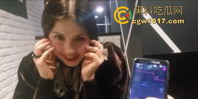 把跳蛋放在漂亮美眉的体内，随着震动频率的变化看她的脸蛋狰狞，档位越大越舒服，差点淫叫声都出来了！-5