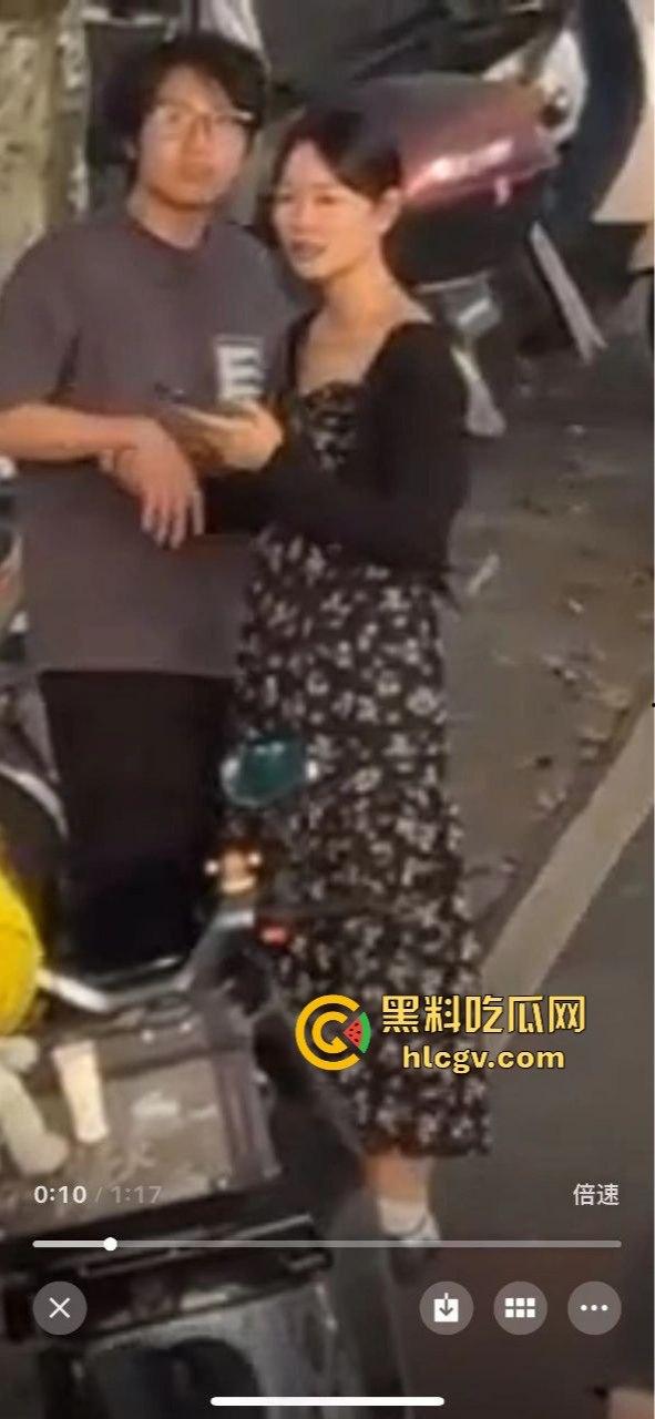重庆渣男多次出轨被女友当街教训！肘击扇脸一顿狂揍，高跟鞋拔子差点上脸，最后道歉还发QQ空间！-9