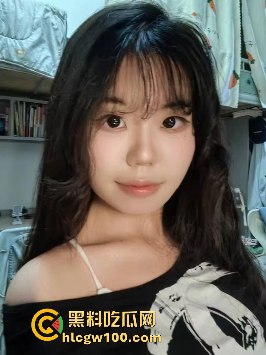 大学妹子下课就忙着接客 背影一瞅质量不错 瓜友拿着蜜雪冰城跟着跑 到家直接开干全程偷拍不讲武德！-2