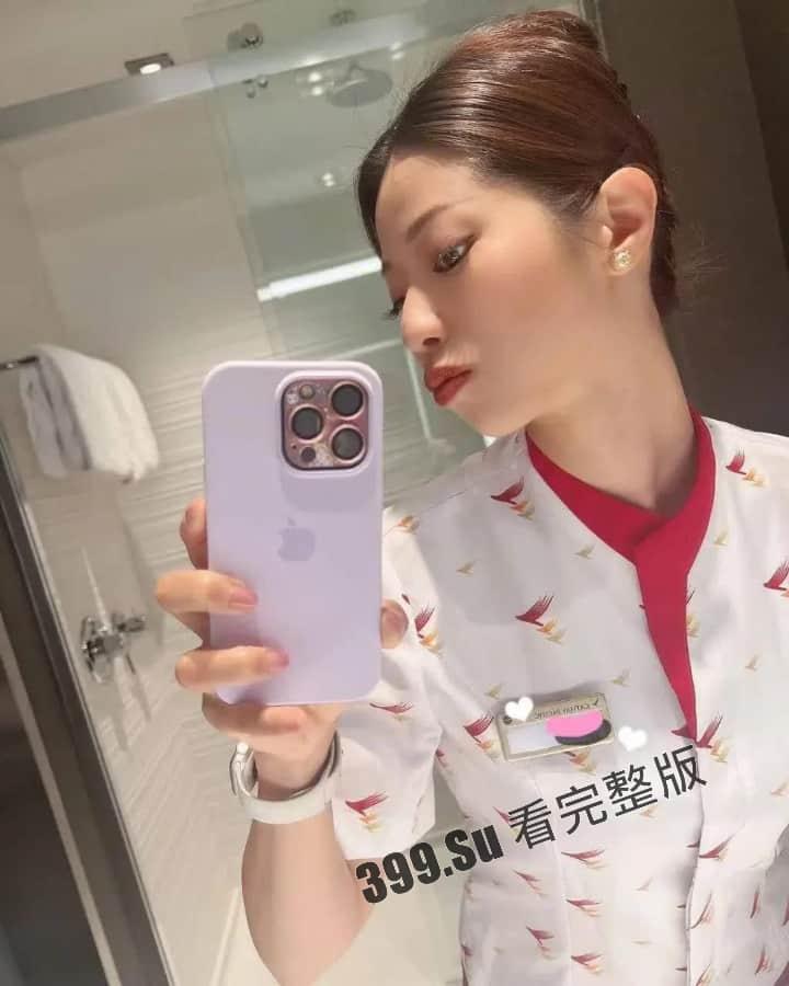 长相甜美靓丽国泰航空空姐「Netflix」被爆，上班时间认真工作接待乘客 卖力口交-3