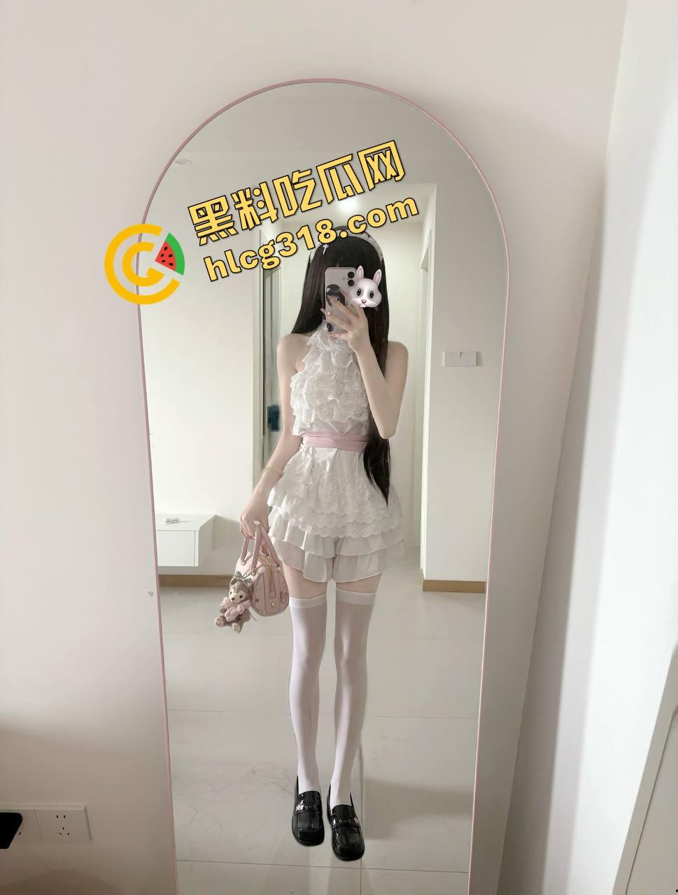 西部快枪手车震首战10秒结束，妹子还没叫出声，车刚晃两下就秒射，这么极品的浪逼全浪费了！-2