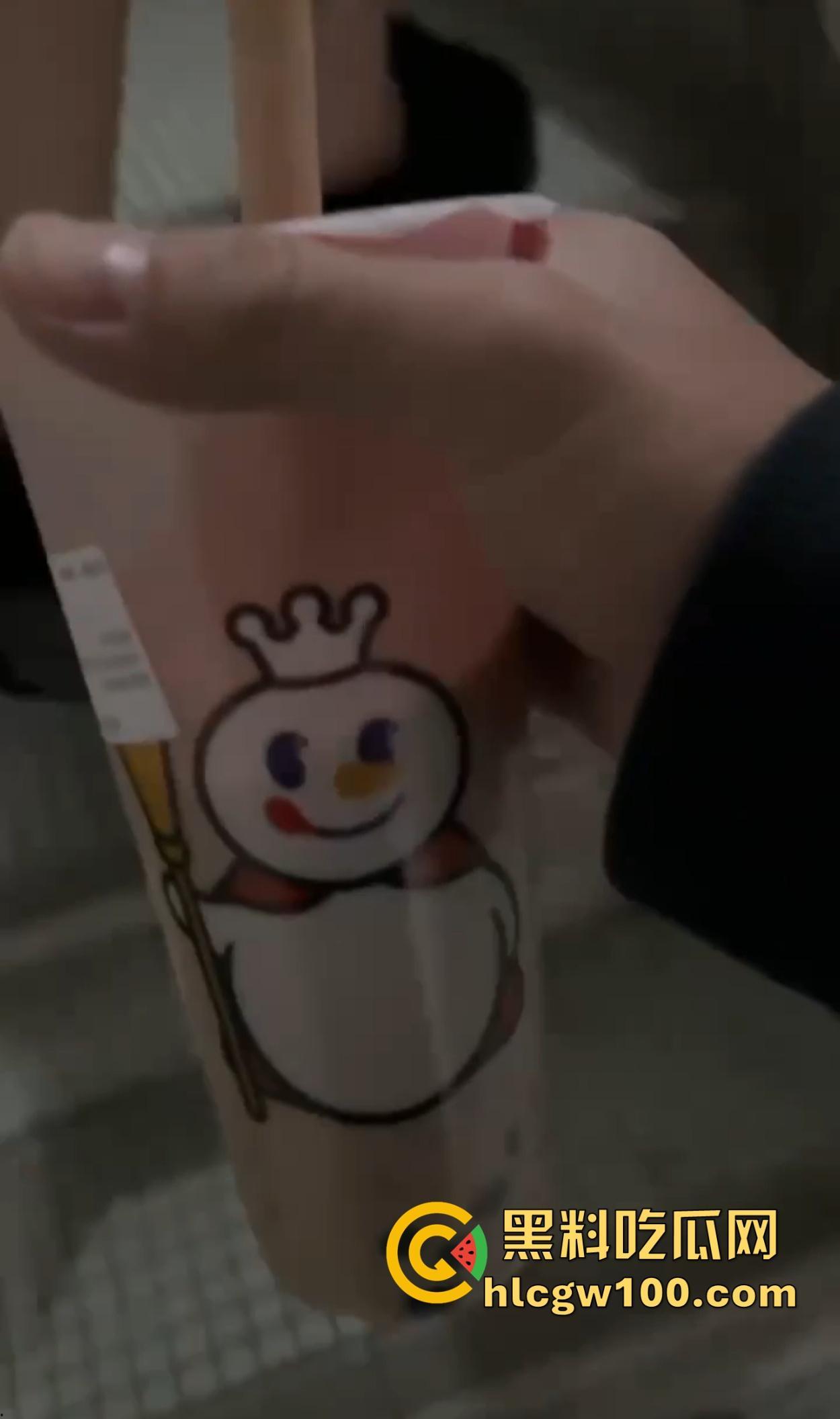 大学妹子下课就忙着接客 背影一瞅质量不错 瓜友拿着蜜雪冰城跟着跑 到家直接开干全程偷拍不讲武德！-12