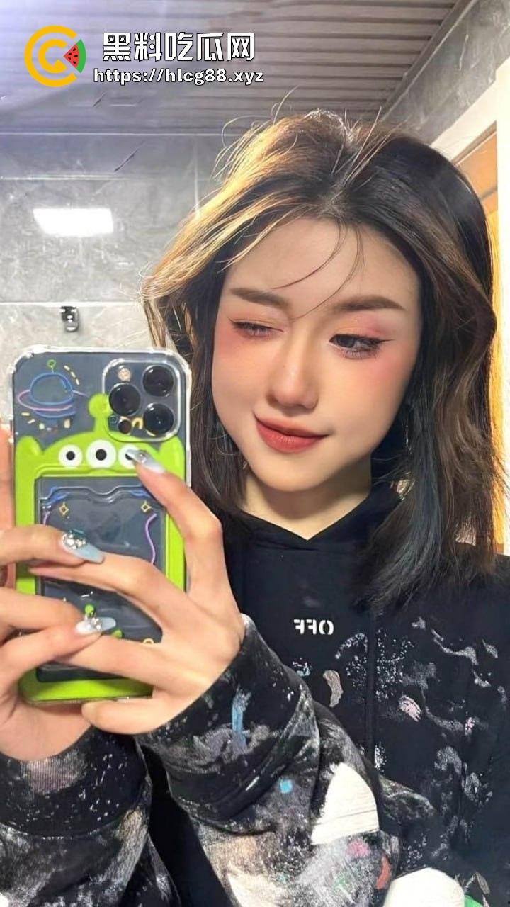 极品反差大学生【张馨语】出轨偷情富二代性爱视频流出 娇小身躯被大屌疯狂抽插!-1