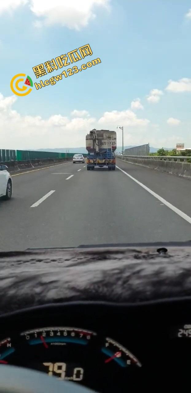 保时捷最佳宣传片！大奶妹子全裸趴身上口爆，80码高速路上舔到精尽人亡，绝世口技嗦声盖过发动机！-11