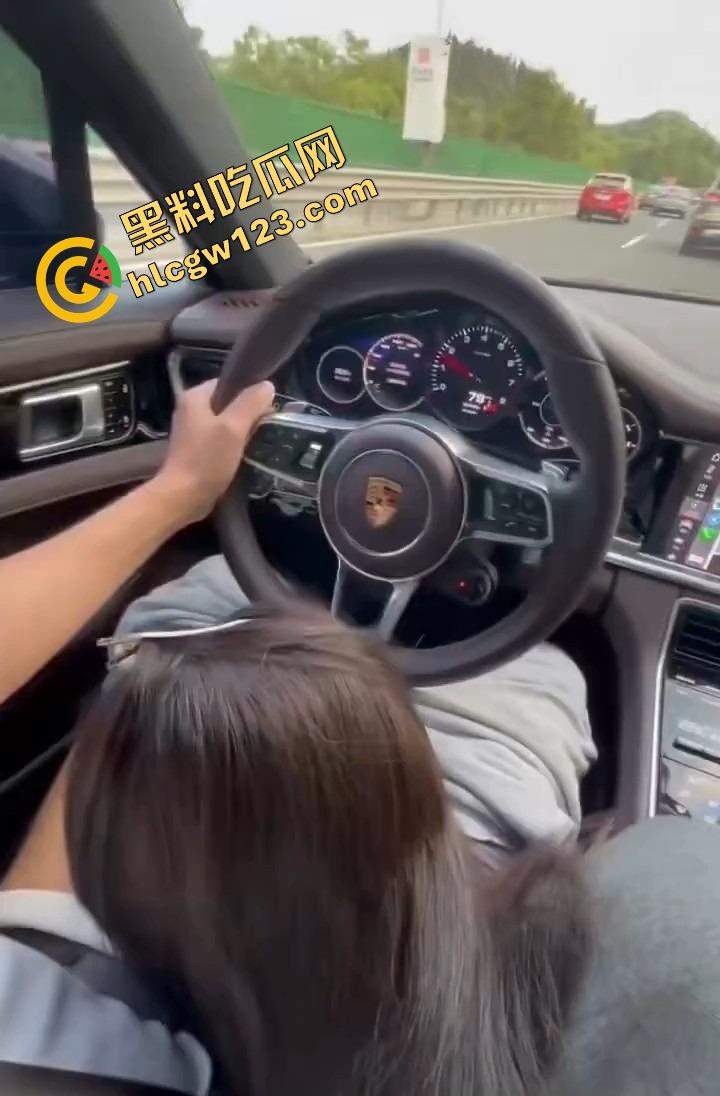 保时捷最佳宣传片！大奶妹子全裸趴身上口爆，80码高速路上舔到精尽人亡，绝世口技嗦声盖过发动机！-12