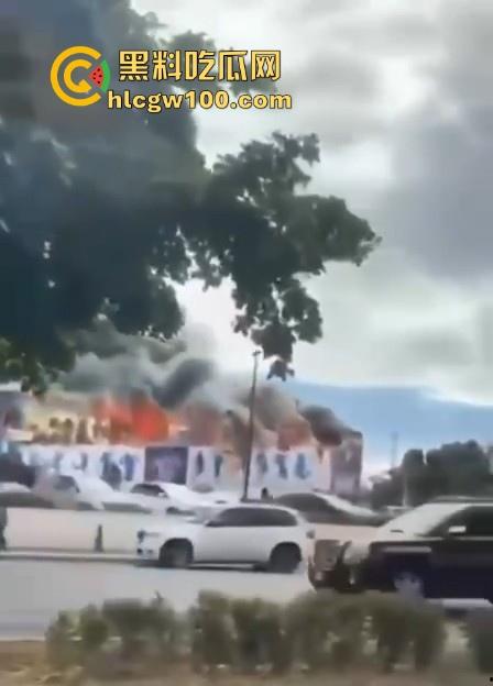墨西哥 锡那罗亚州突发火灾，现场堪称恐怖末日快速摧毁房屋 极具吓人！-4