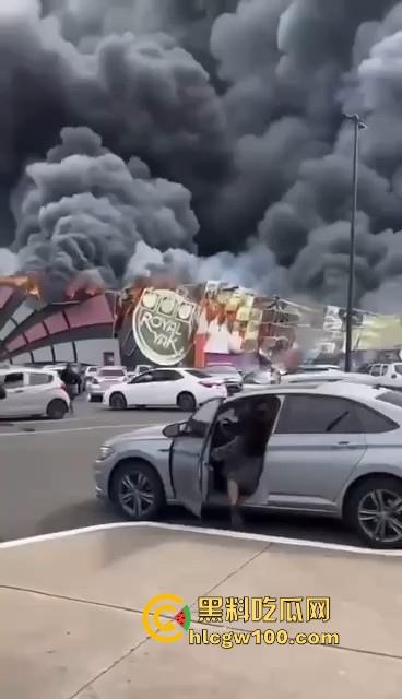 墨西哥 锡那罗亚州突发火灾，现场堪称恐怖末日快速摧毁房屋 极具吓人！-7